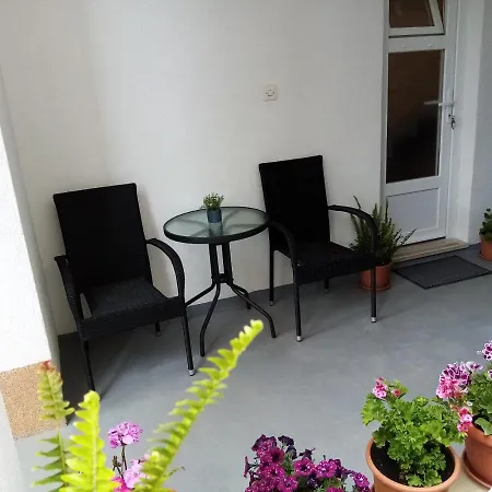 Apartman Ani 2 *